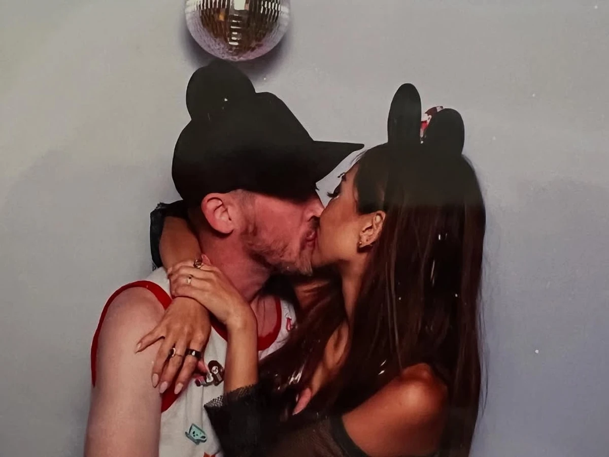 Дівчина Маколея Калкіна Бренда Сонг