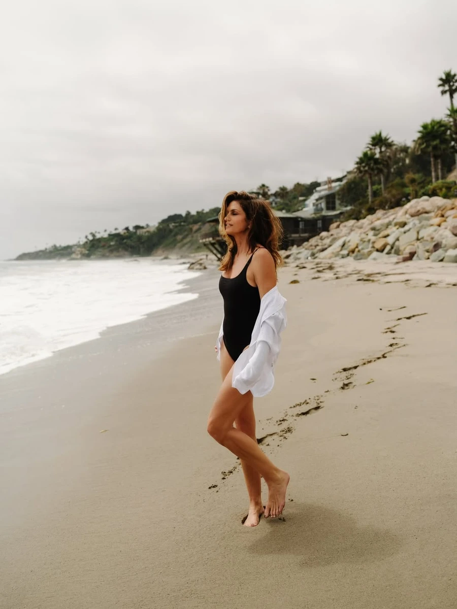 Сінді Кроуфорд показала нові фото