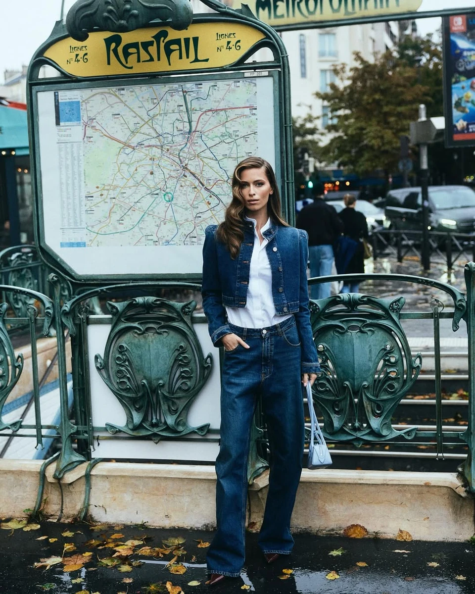 Онука Ротару похвалилася довгими ногами на Тижні моди в Парижі