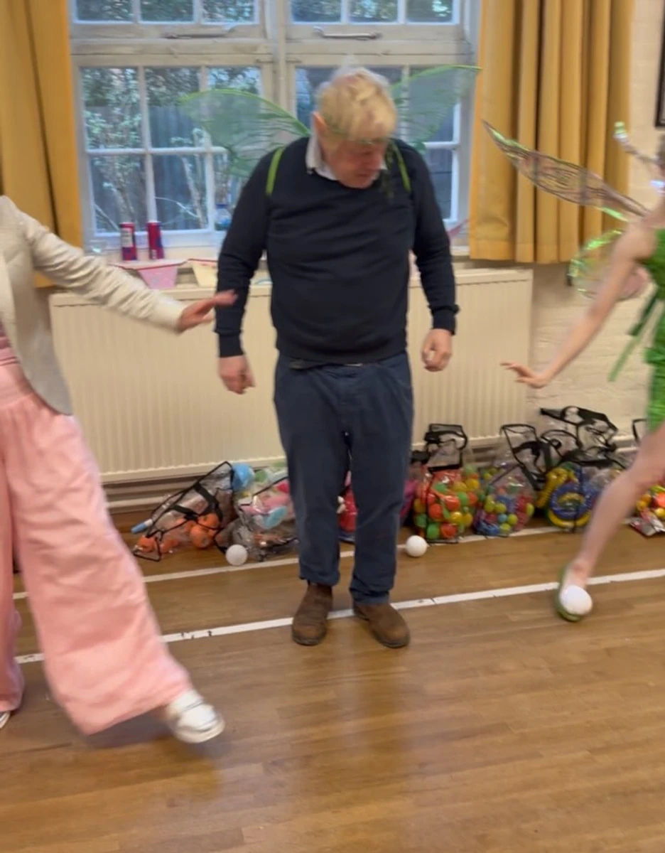 Борис Джонсон з дітьми на святі