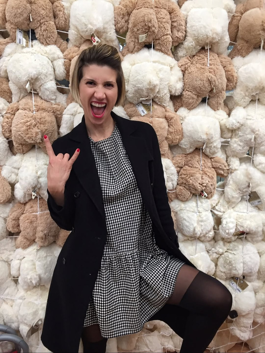 Аніта Луценко у міні покрасувалася на архівних фото