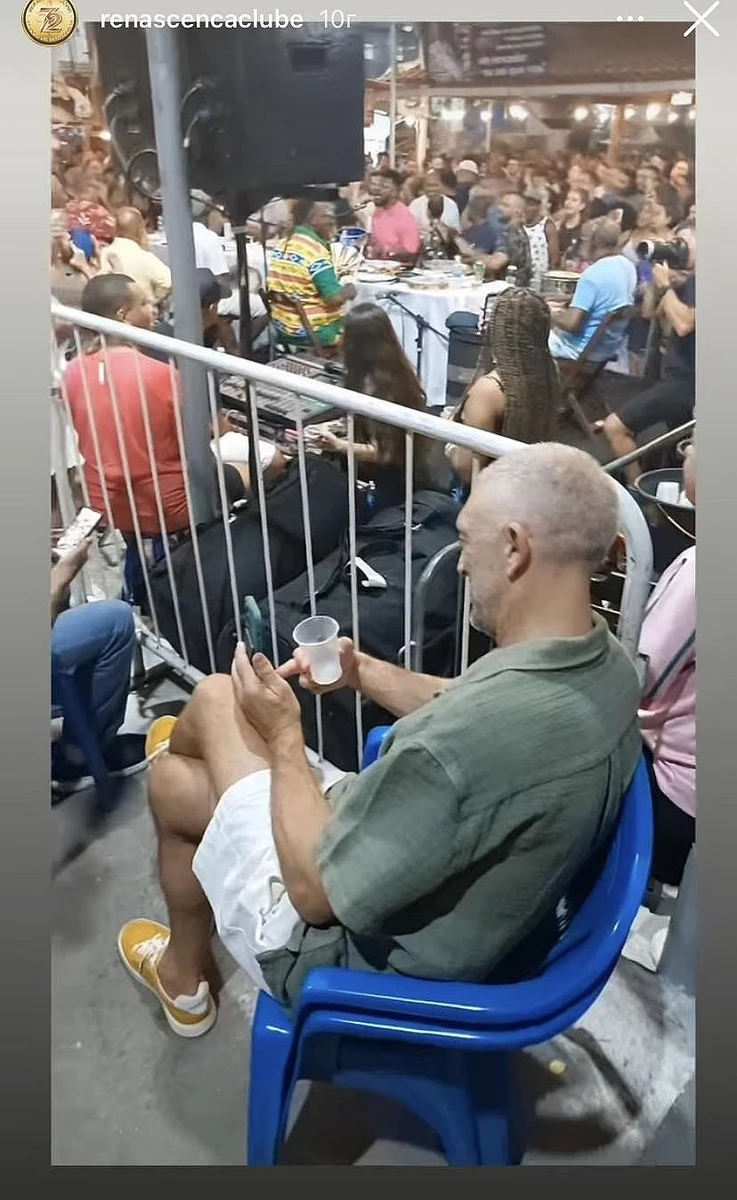 Кассель вирішив зняти танці своєї дівчини на телефон, поки вона не бачить