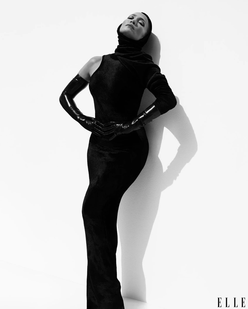 Ця сукня з каптуром - від Alaїa