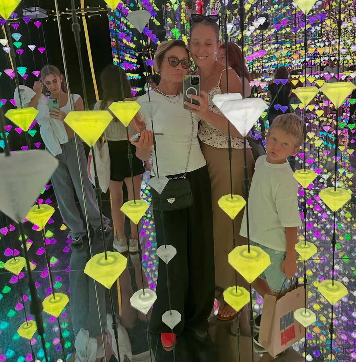 Катерина Осадча мило обійняла маму для фото