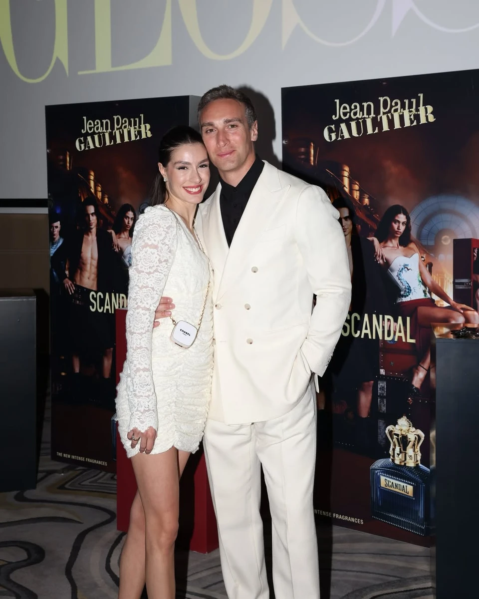 Іраклі Макацарія обійняв кохану на вечірці