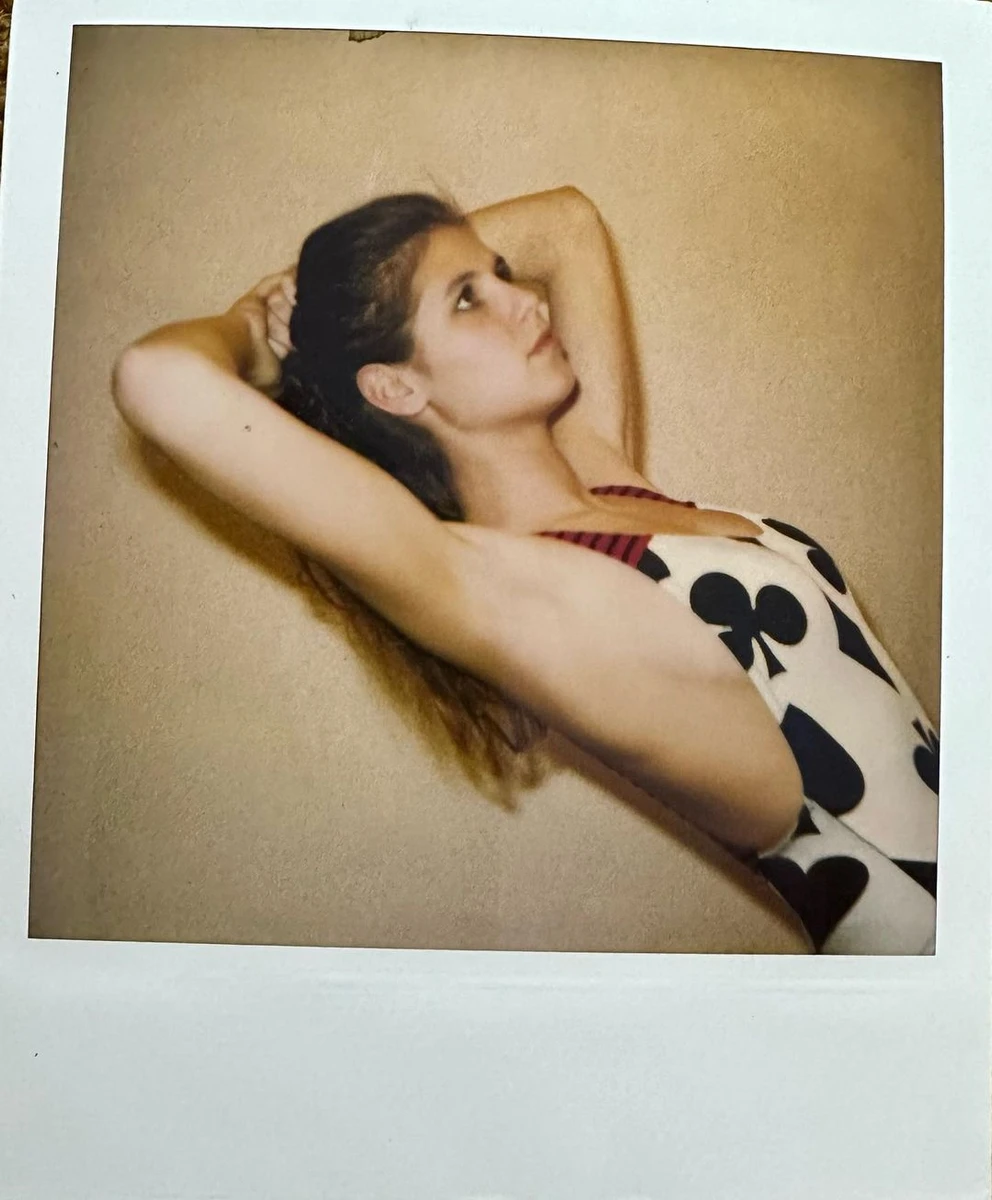 Нещодавно Клум позувала у светрі та трусиках