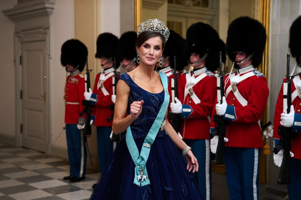 Королівська родина Великої Британії може трохи перепочити. Скандальну естафетну палочку перехоплює королівська родина Іспанії