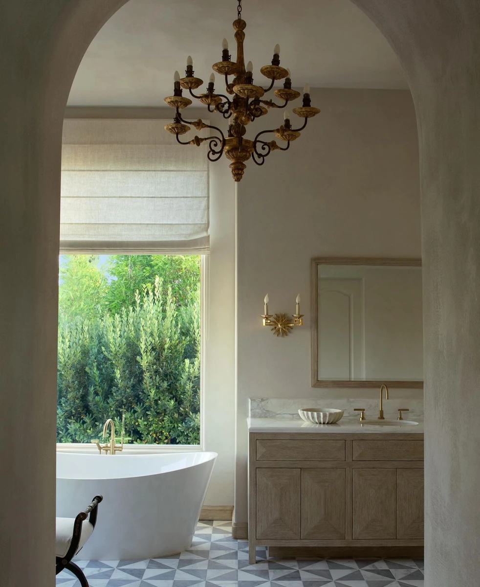 Ванна з велетенським вікном