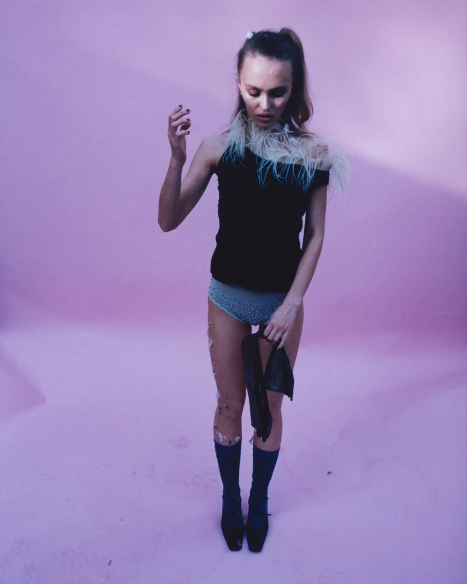 Знайошлося місце і пір'ю