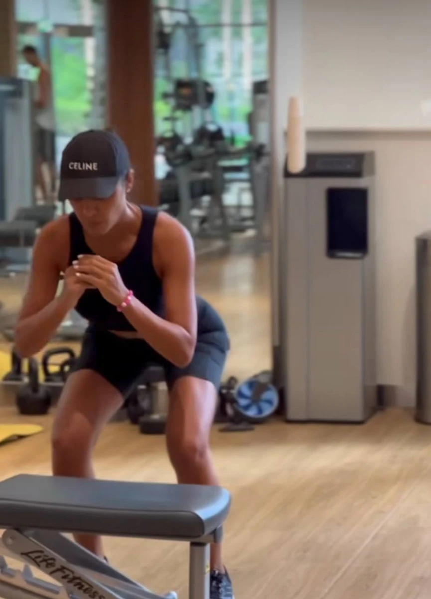 Дімопулос за стрибками у залі