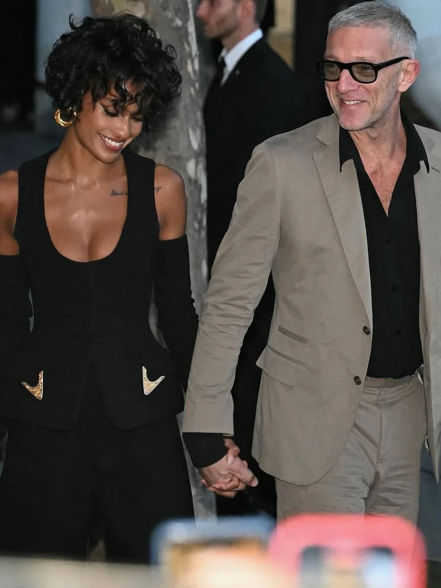 Венсан Кассель за руку потримав кохану на Тижні моди в Парижі