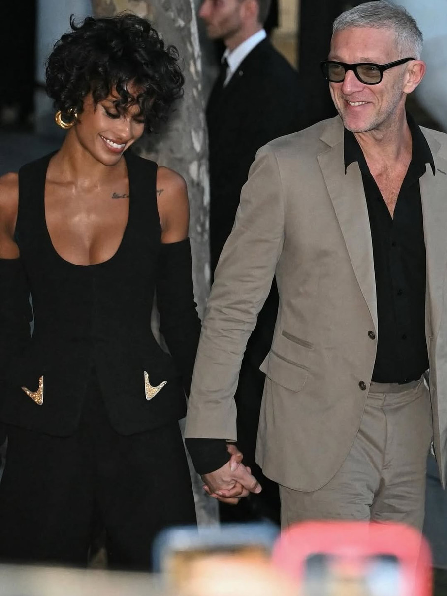 Венсан Кассель за руку потримав кохану на Тижні моди в Парижі