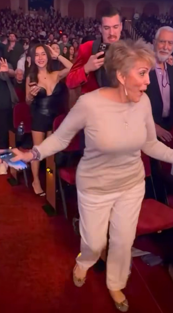 Мама Дженніфер Лопес влаштувала ефектні танці на концерті дочки