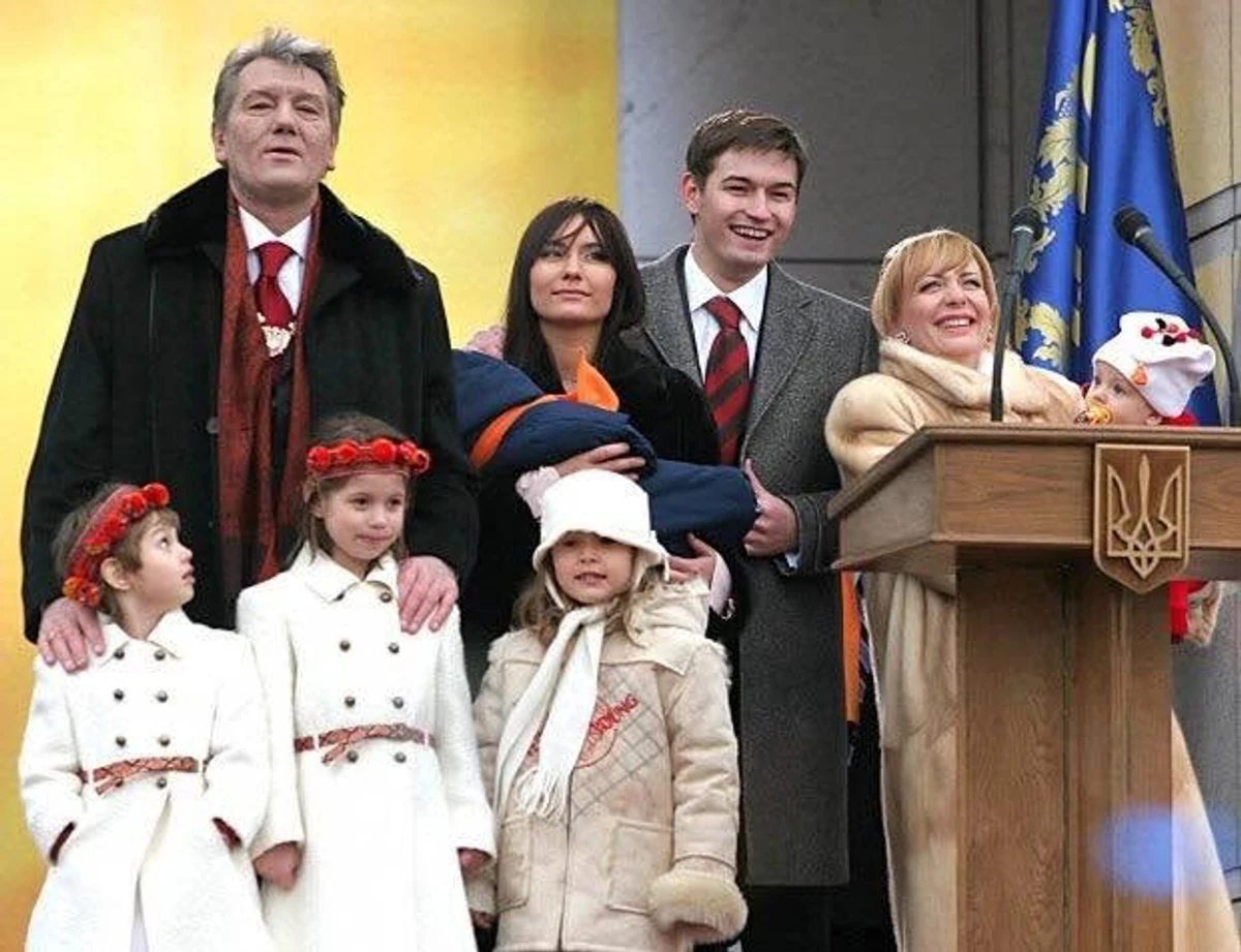 Ющенко з дітьми і дружиною