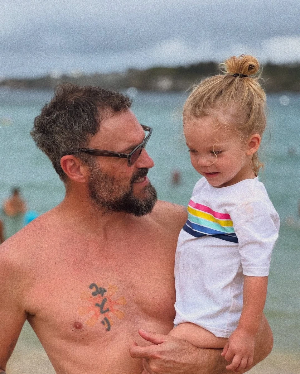 Браян Остін Грін потримав молодшого сина на руках