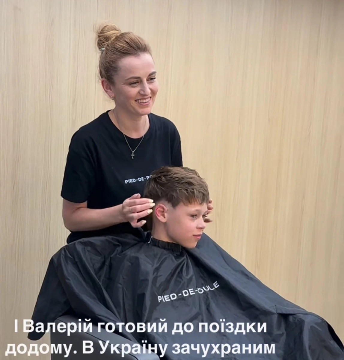 Оля Фреймут похвалилася новою стрижкою свого сина в салоні