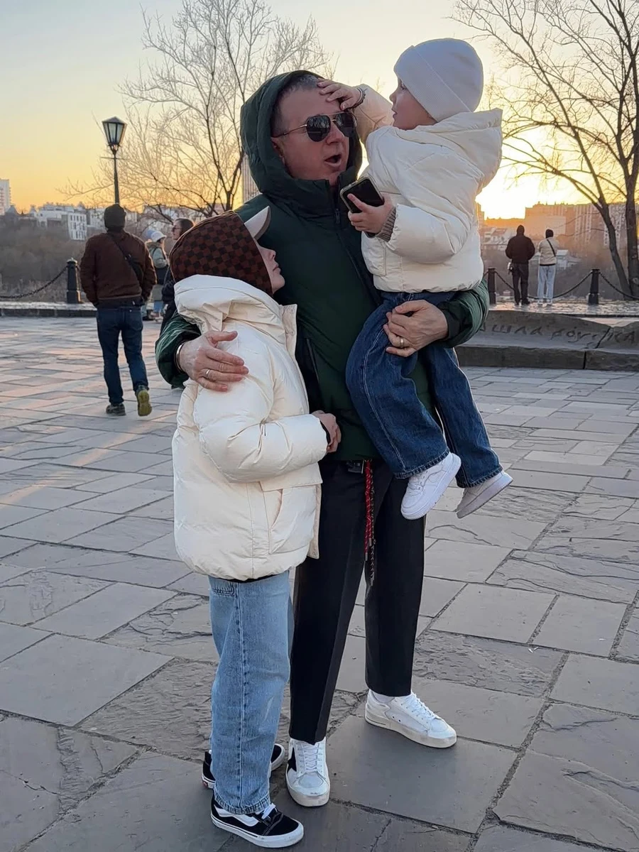 Юрій Горбунов показався на нових фото з синами