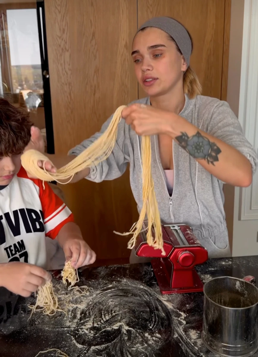 Саша Бо навчила 9-річного сина готувати пасту