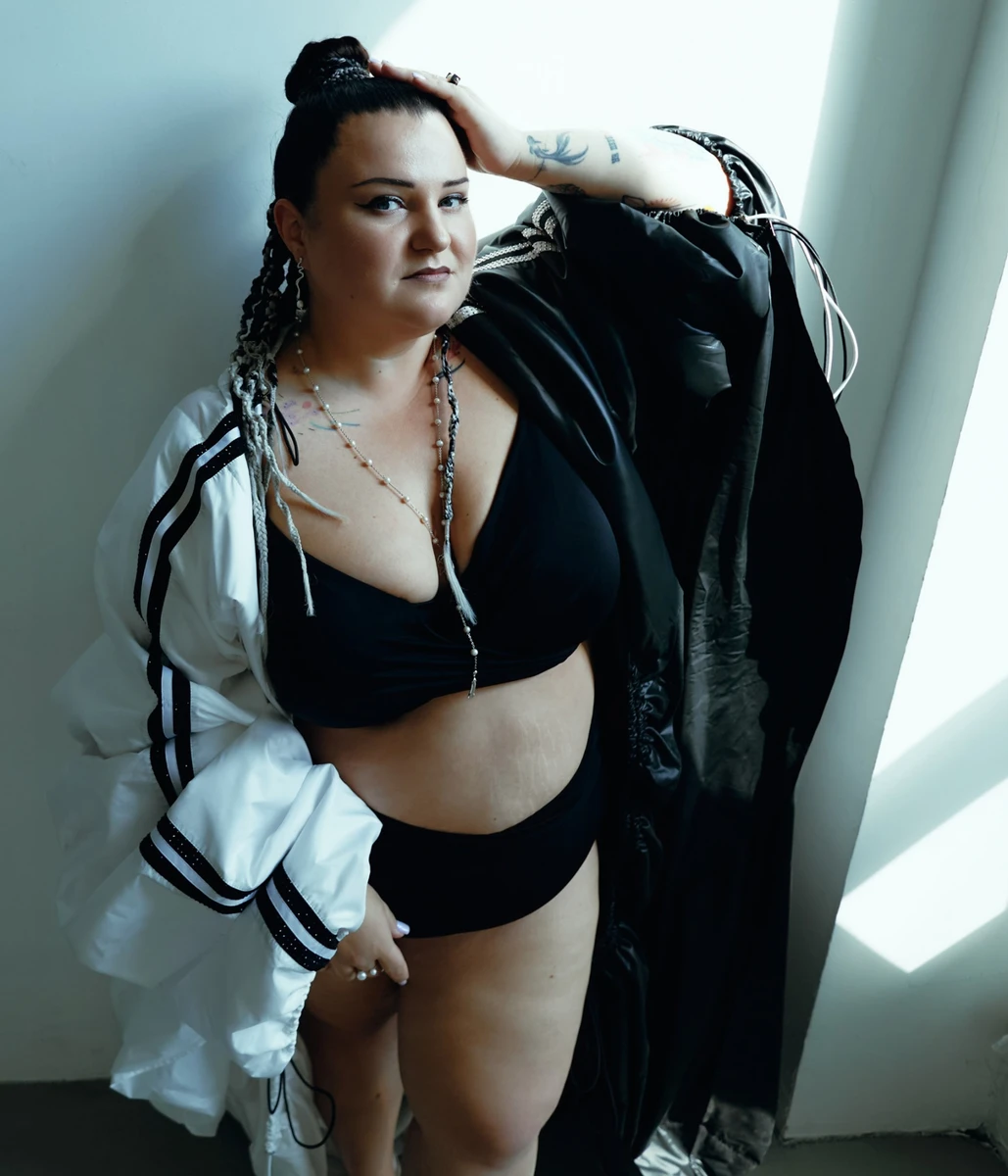 alyona alyona у спідньому показала фігуру без фотошопу