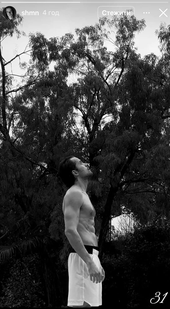 Анатолій Євдокименко з голим торсом