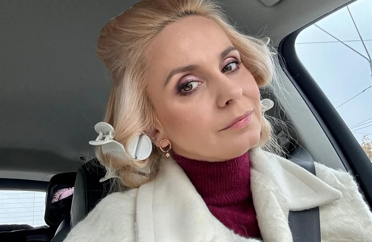 Лілія Ребрик робить селфі у машині
