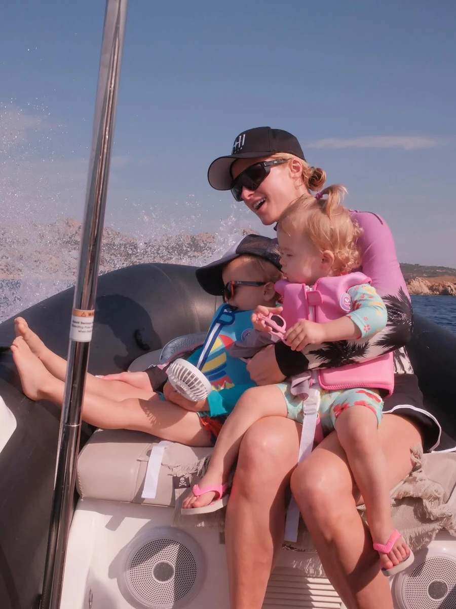 Періс Хілтон показала кадри з сімейного відпочинку з дітьми