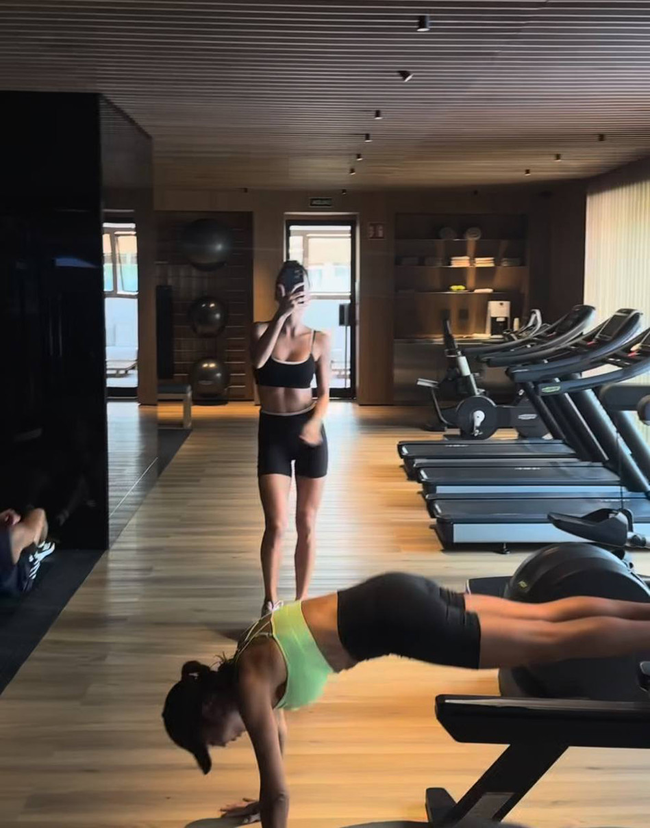 Неважливо, яким був вечір, а ранок Санти і Анни почався зі спортзалу