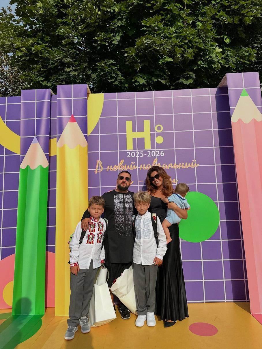 Монатік з дружиною і синами