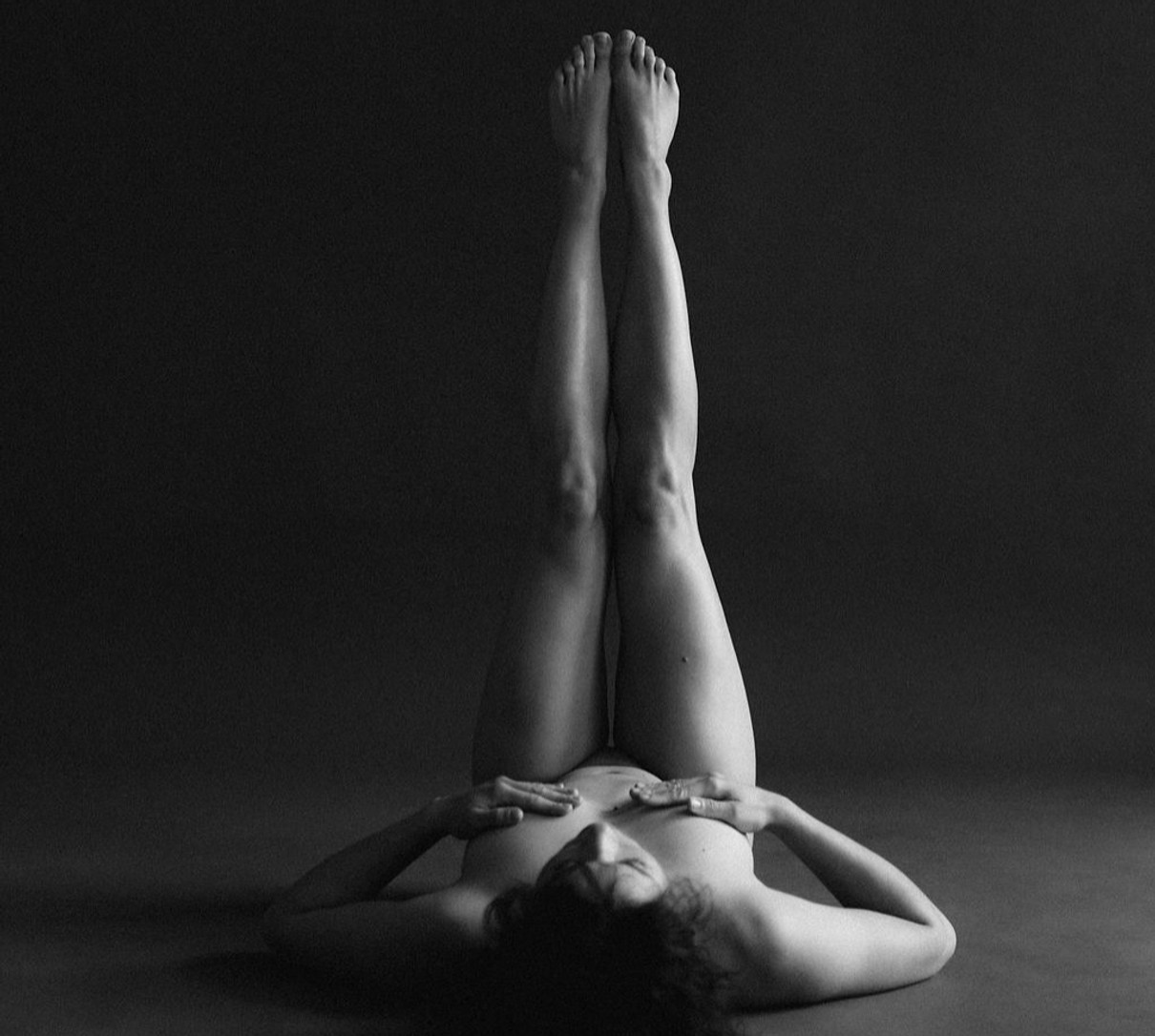 Вікторія Маремуха оголеною знялася для спокусливих чорно-білих фото