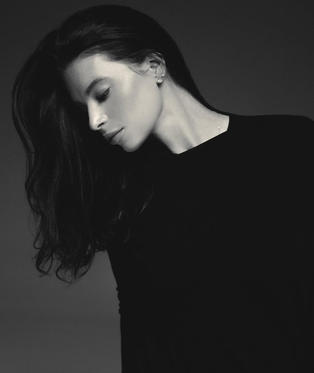 Дружина Усика у сукні попозувала для чуттєвих кадрів