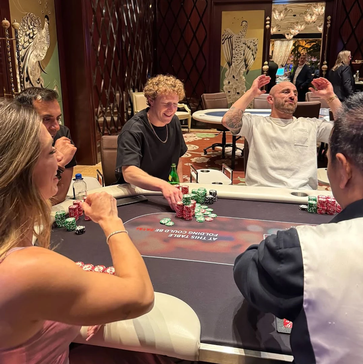 Марк Цукерберг показався за грою в покер на фотоспогадах