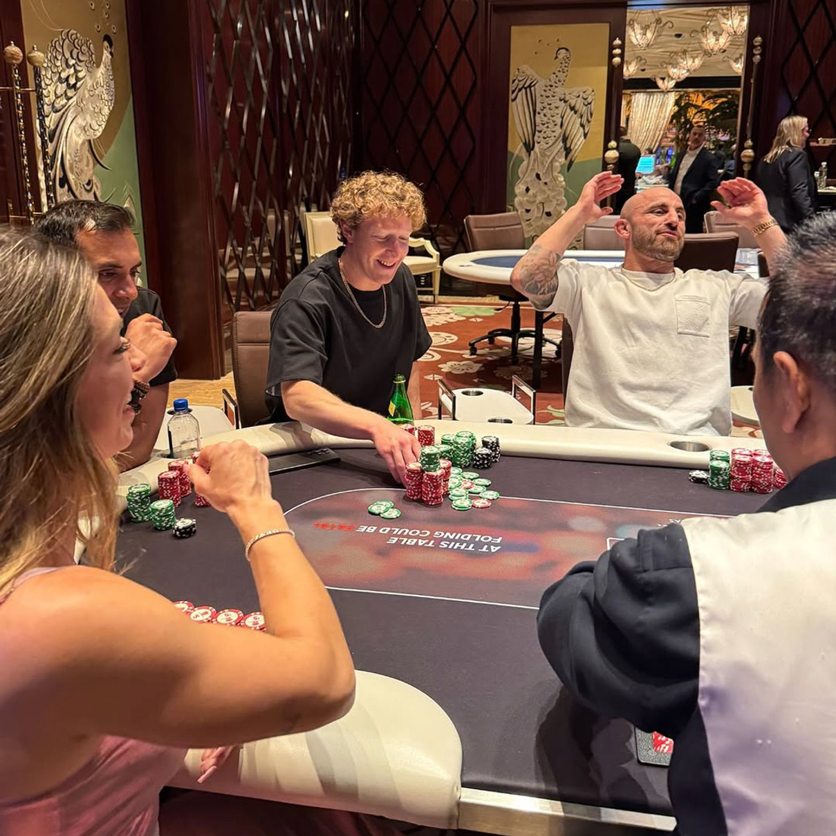 Марк Цукерберг показався за грою в покер на фотоспогадах