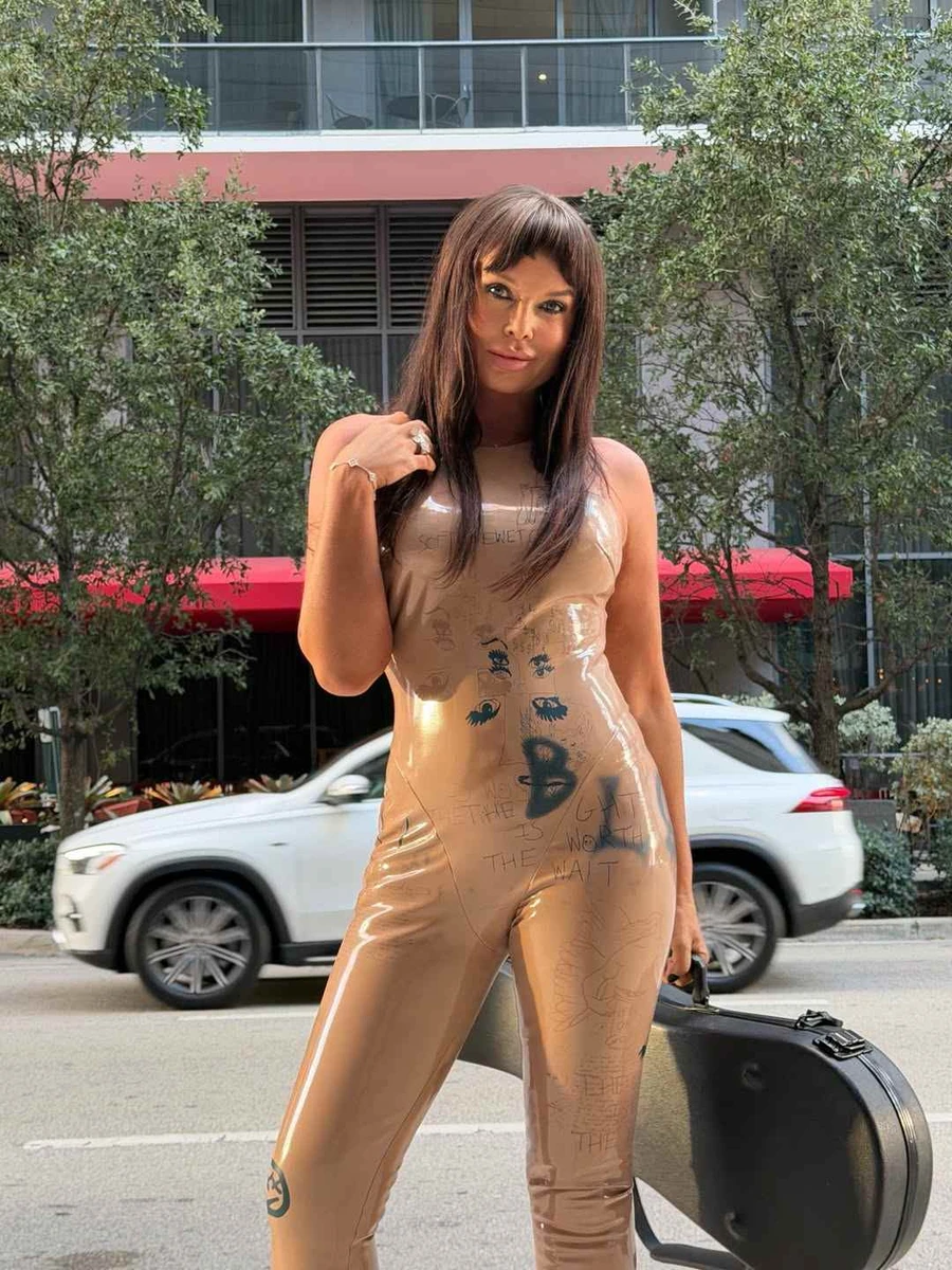 Співачка Ассія Ахат