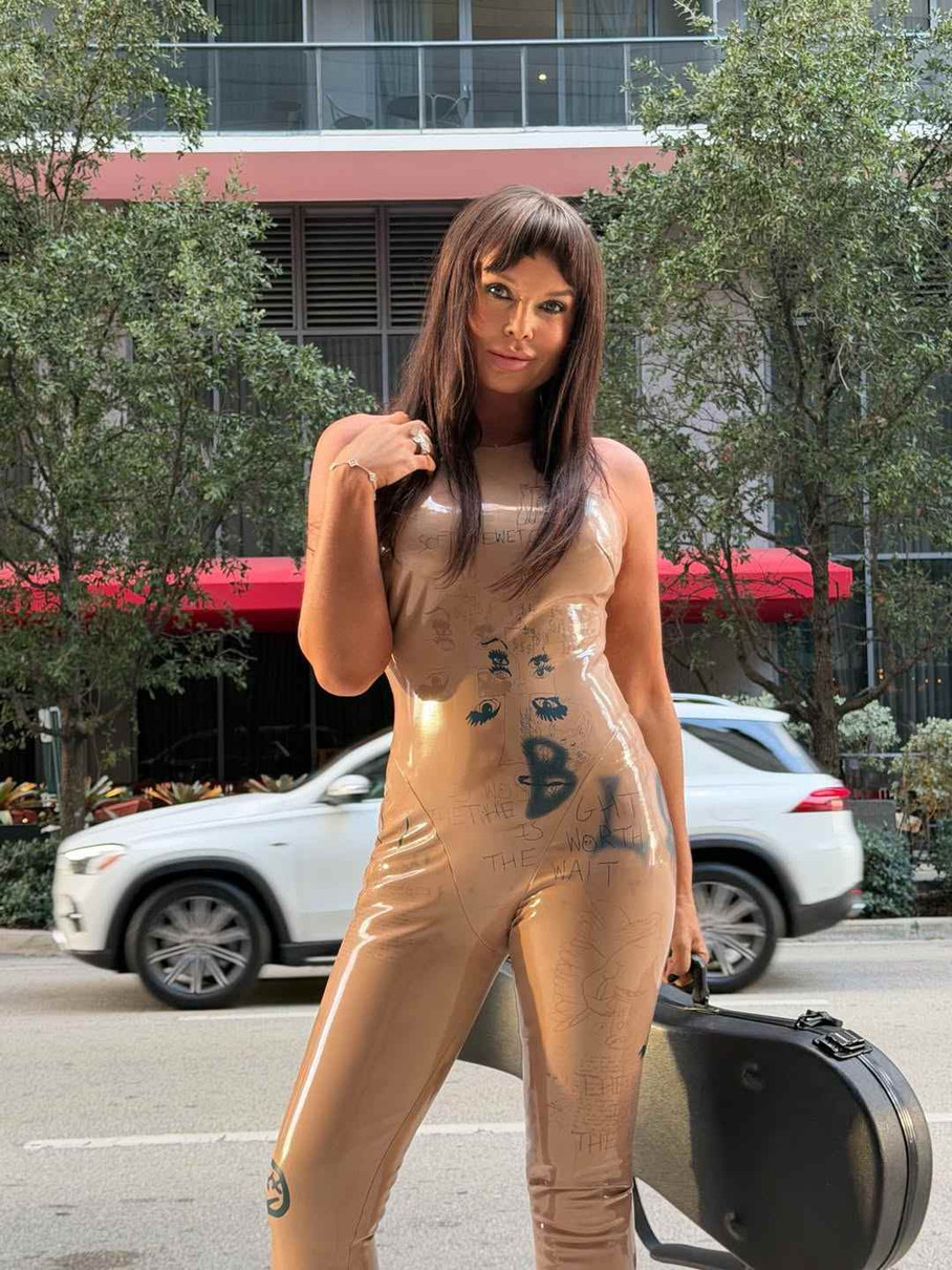 Співачка Ассія Ахат