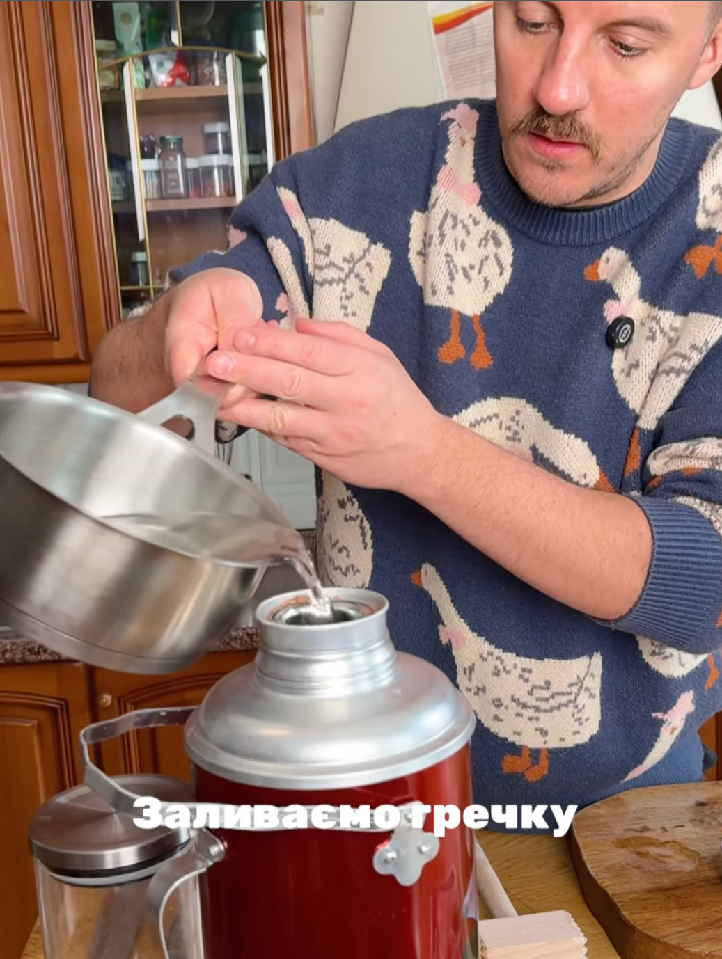 Євген Клопотенко приготував гречку в термосі