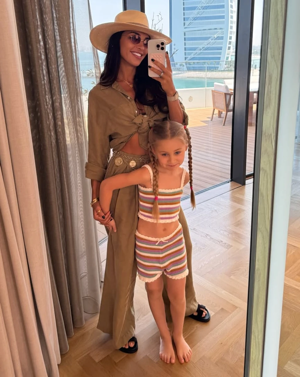 Санта Дімопулос наробила милих фото з дочкою у Дубаї