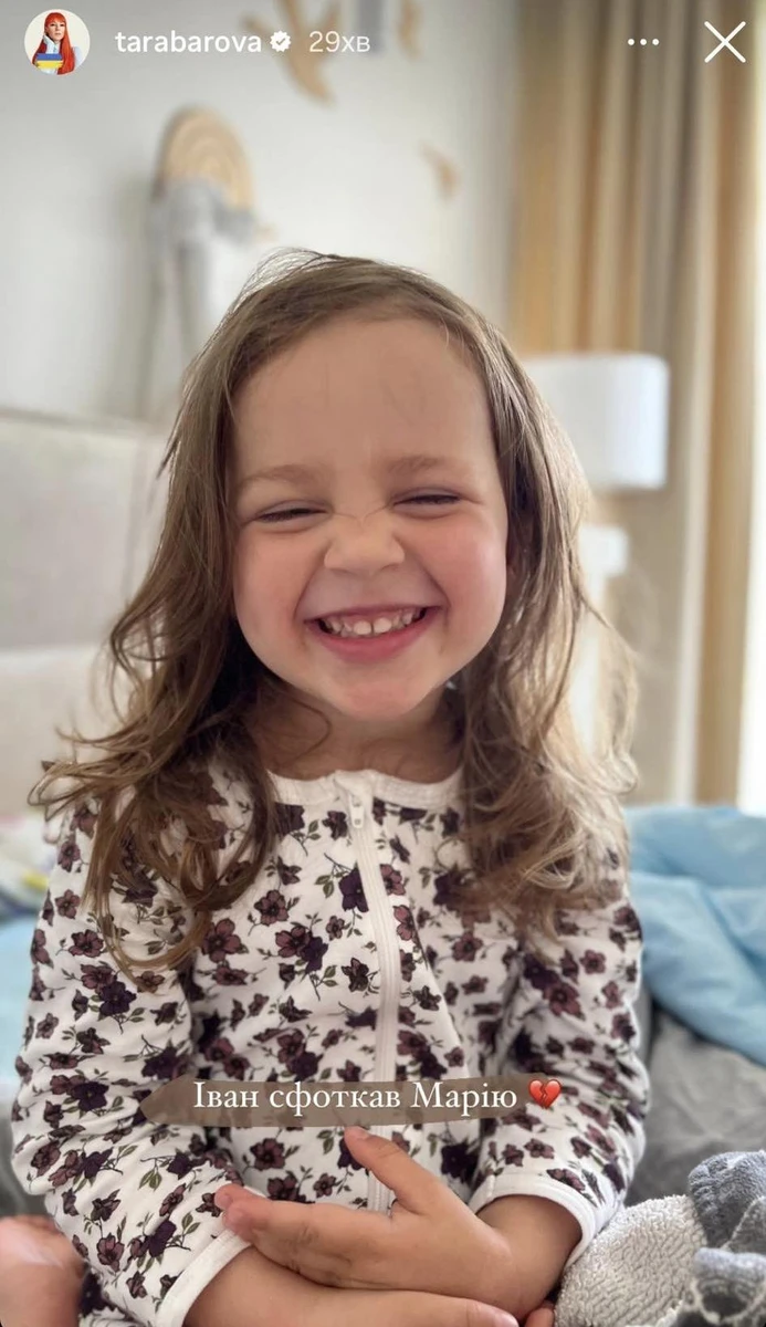 Марія з ентузіазмом позувала брату