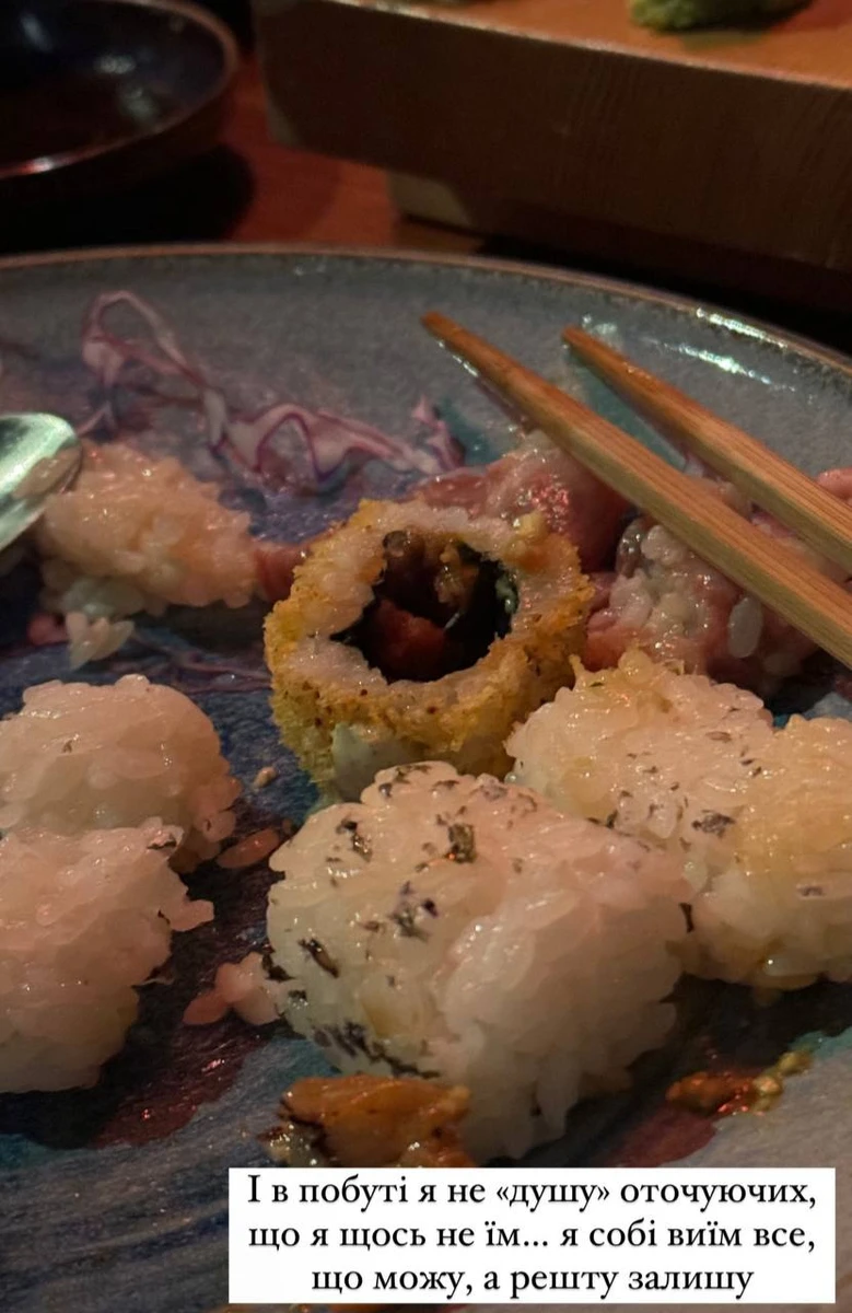 Наприклад, в ролах Аня залишає на тарілці вуглеводи (рис)