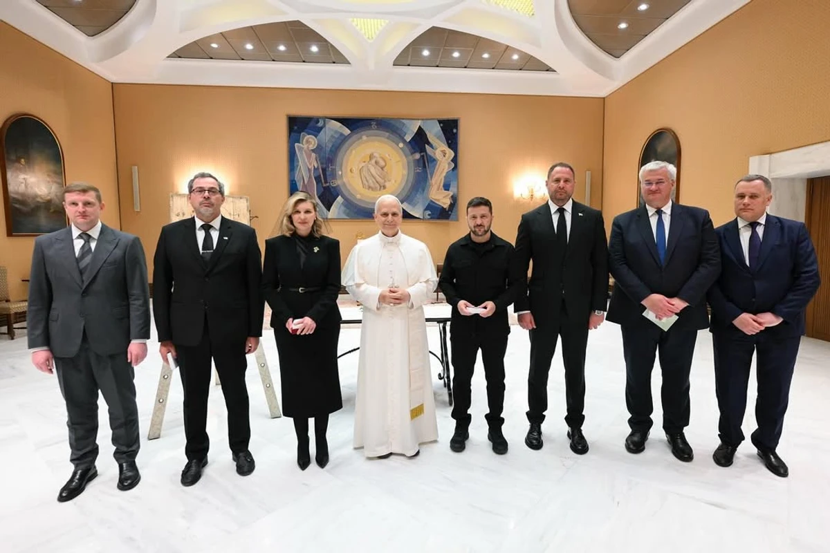 Володимир та Олена Зеленська в чорних образах на зустрічі з Папою Римським