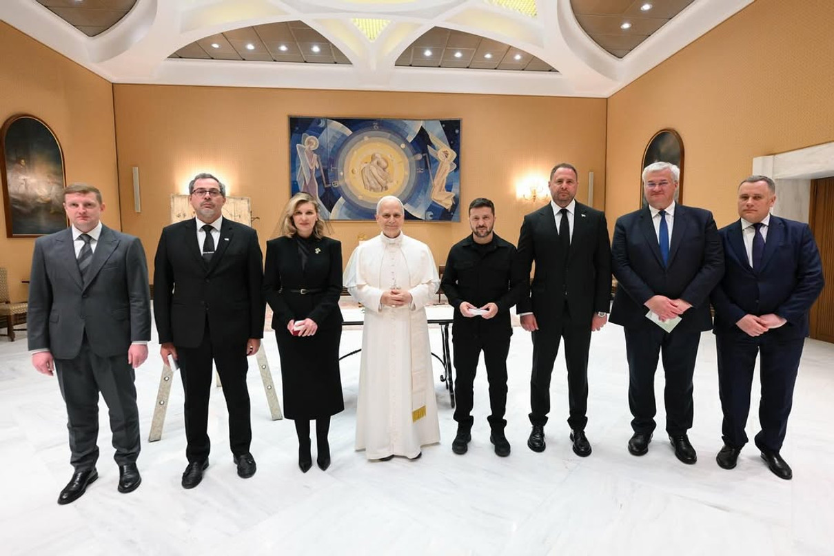 Volodymyr and Elena Zelenskaya in black images in meeting with Pope