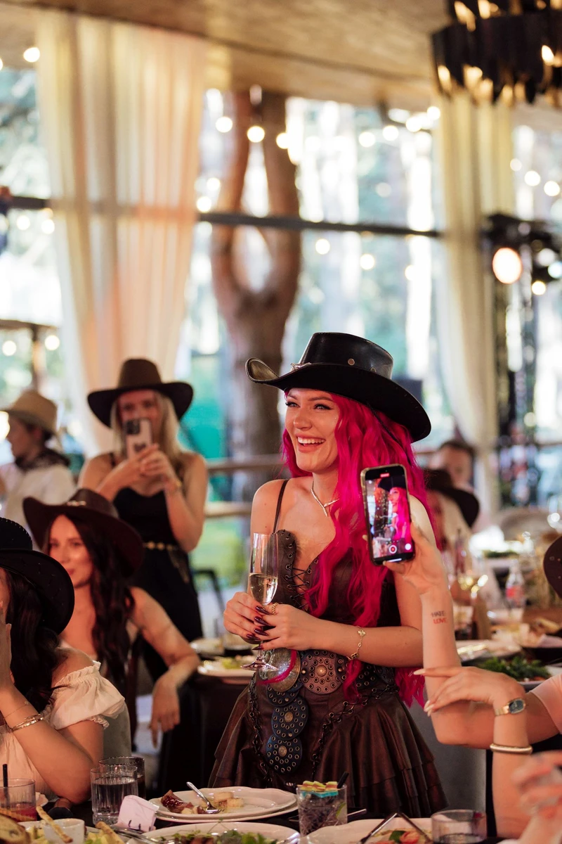 Блогерка Кенді Суперстар влаштувала ковбойське свято