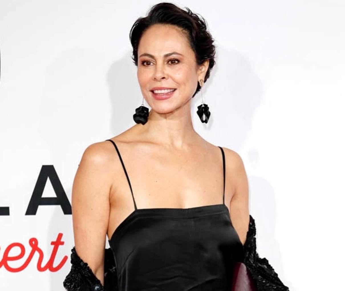 Наталія Єгорова позує для фото