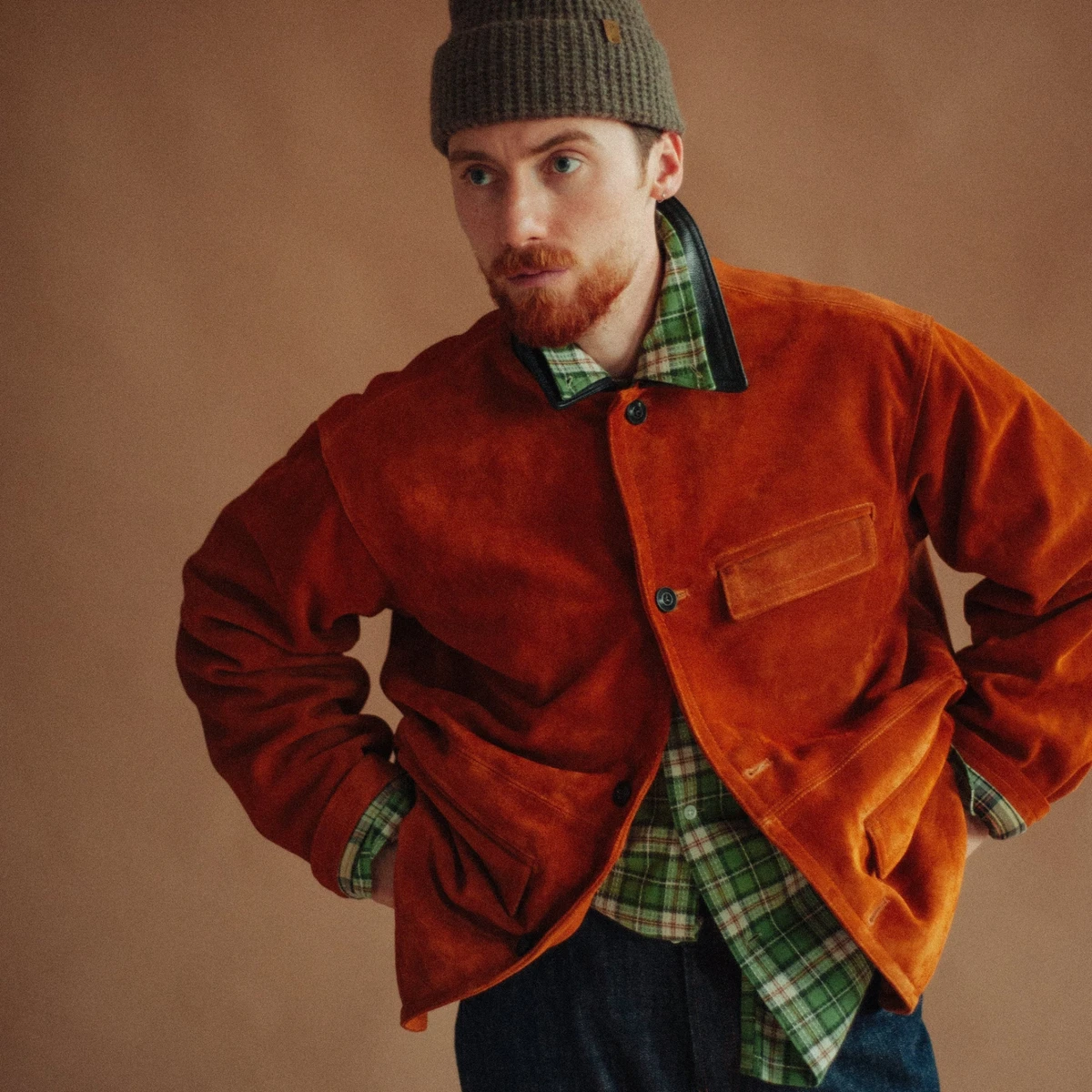 Модний образ із вельветовою помаранчевою курткою