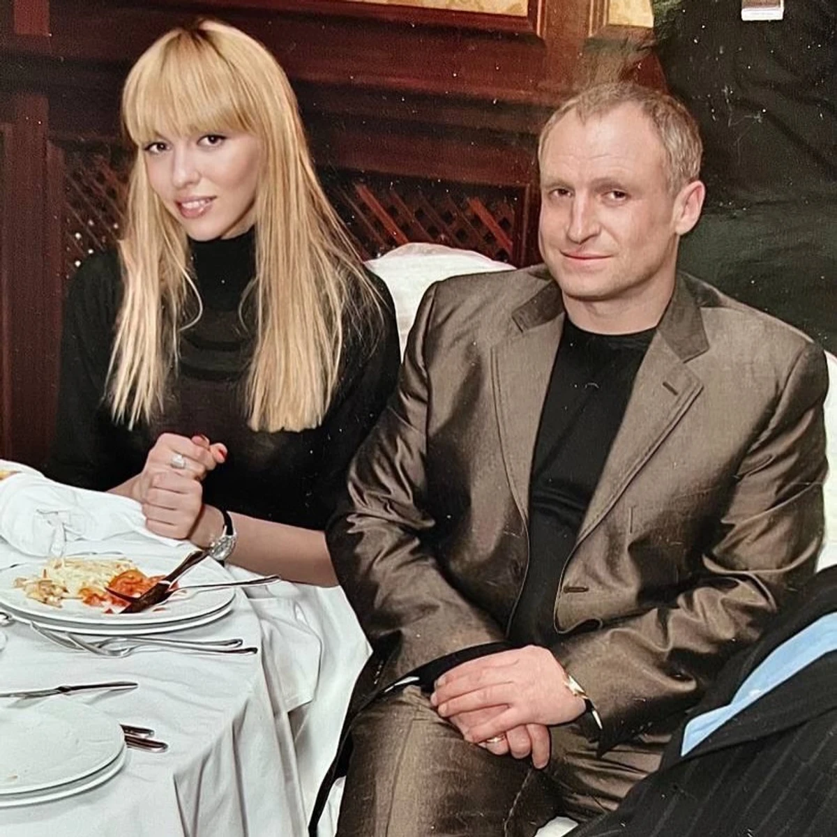 Оля Полякова показала фото з весілля з Буряковським