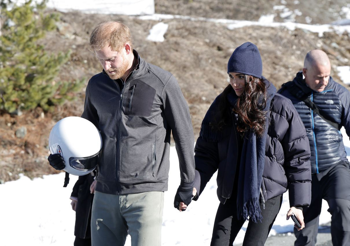 Герцог і герцогиня Сассекські приїхали до Канади на гірськолижний курорт Вістлер у рамках 2-денної програми, присвяченої зимовим Invictus Games 2025