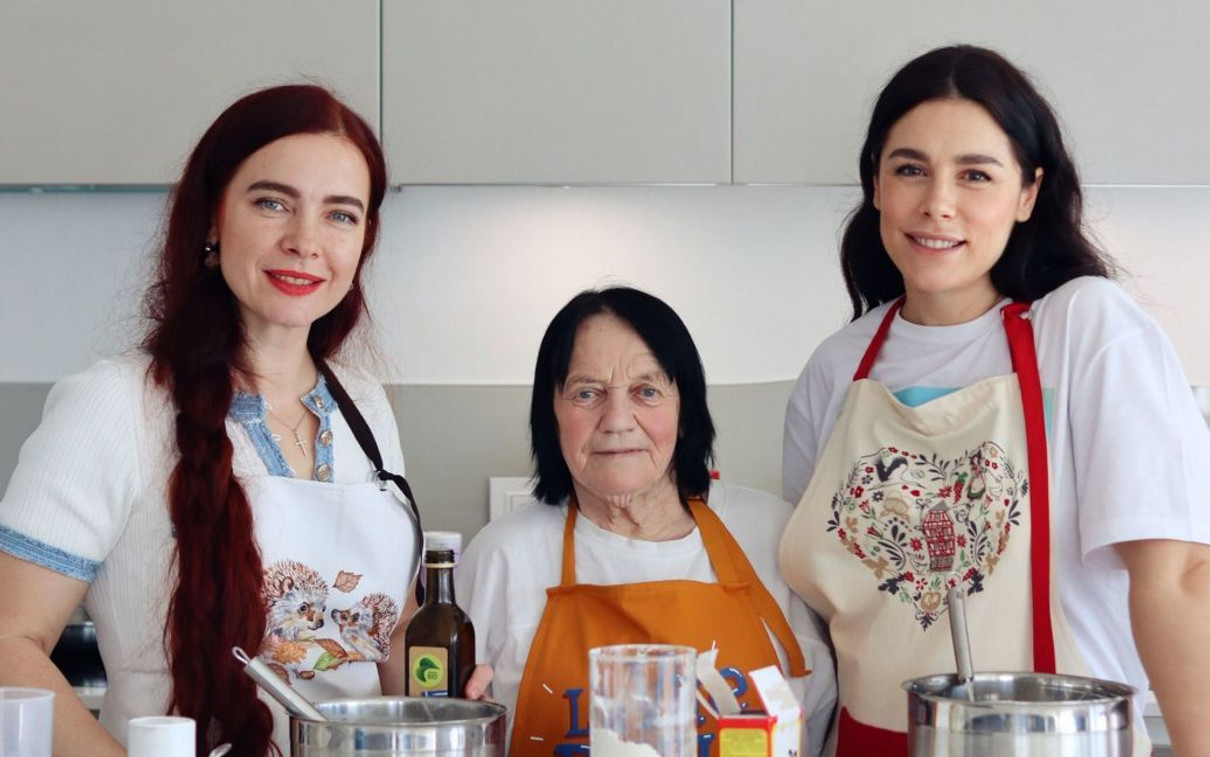 Онуфрійчук приготувала фірмову сімейну страву разом з 90-річною бабусею та старшою сестрою