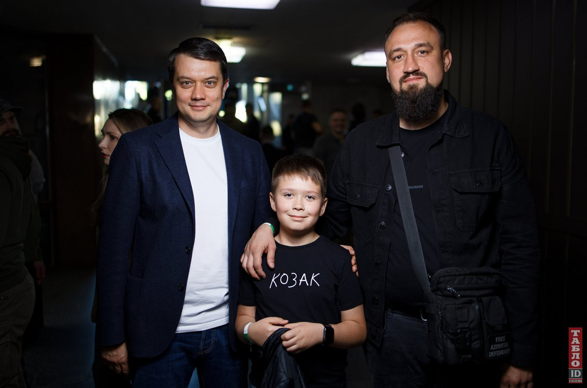 Колишній спікер ВР, депутат Дмитро Разумков із сином (ліворуч)