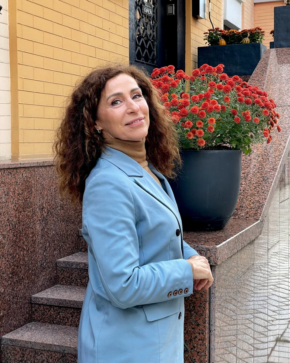 Ведуча СТБ Матвєєва усміхнулася для осінніх фото