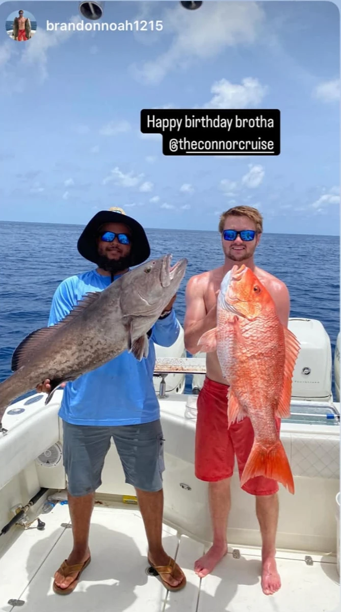 Коннор попозував у морі