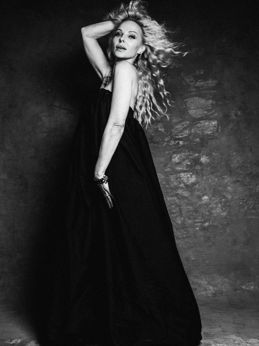 Даша Трегубова попозувала для чорно-білих фото